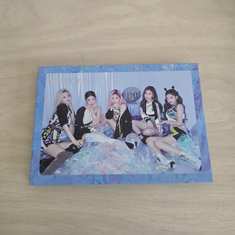 Itzy Icy Album With Full Inclusions